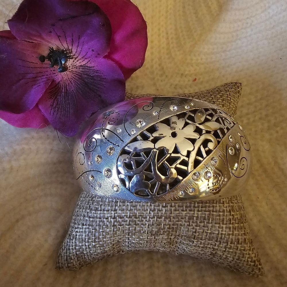 WIDE BRIGHTON HINGED BRACELET W/ FLOWER VINED CRYSTALS